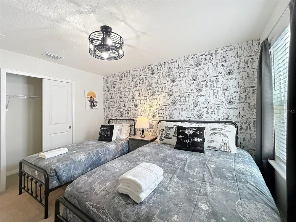 4033 LANA AVENUE Davenport, FL 33897