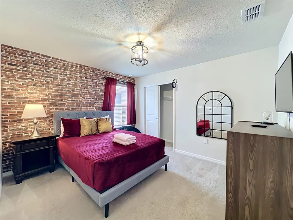 4033 LANA AVENUE Davenport, FL 33897
