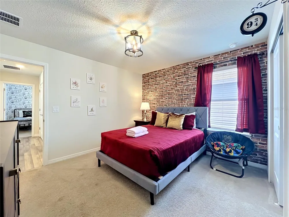 4033 LANA AVENUE Davenport, FL 33897
