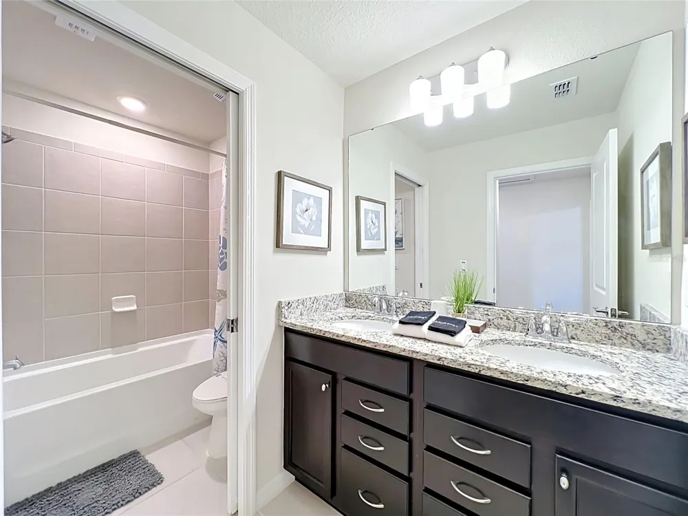 4033 LANA AVENUE Davenport, FL 33897