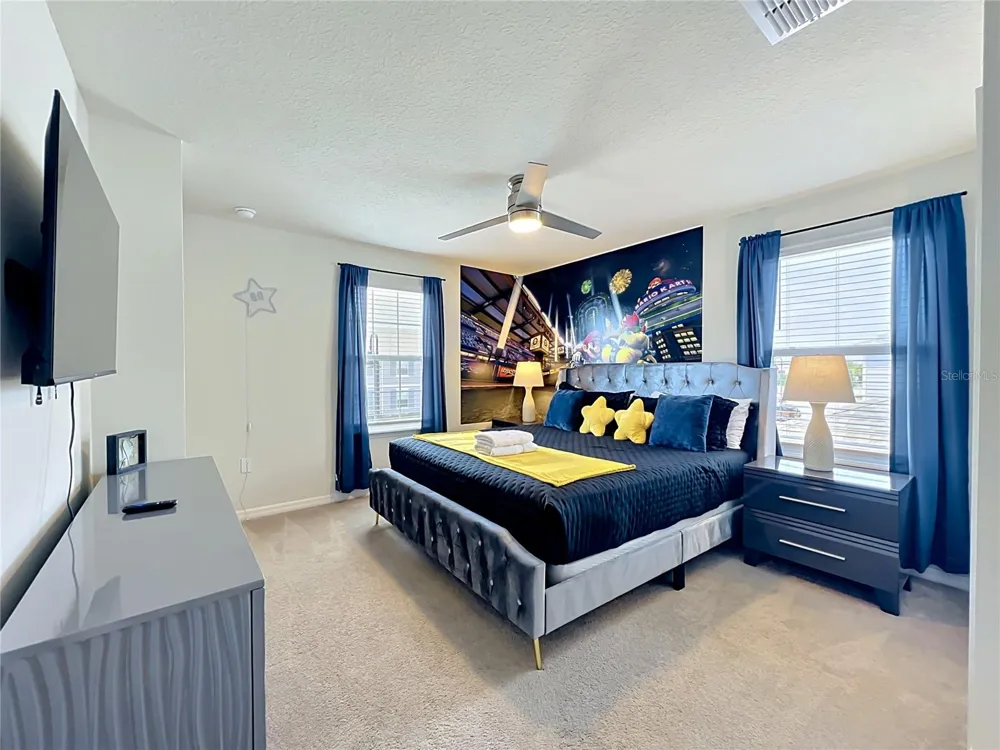 4033 LANA AVENUE Davenport, FL 33897