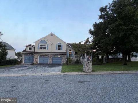 33 BROOK HOLLOW AVENUE