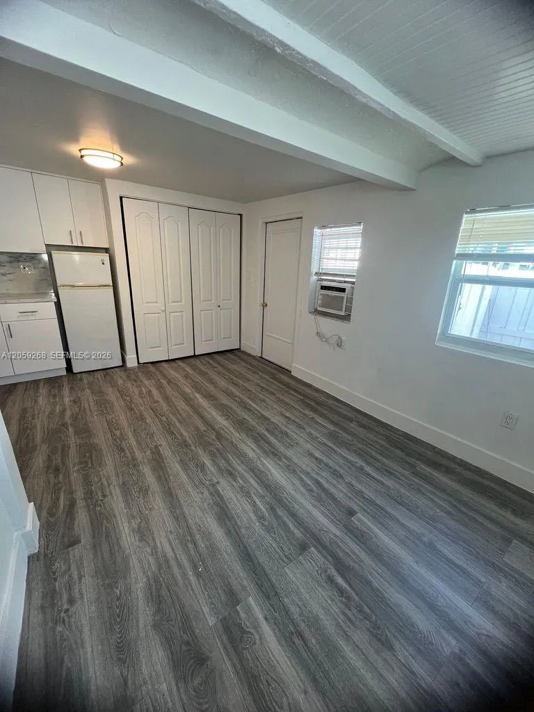 1999 NW 2nd St #2 Miami, FL 33125