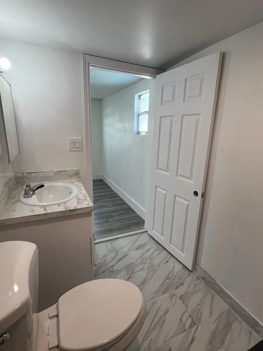 1999 NW 2nd St #2 Miami, FL 33125