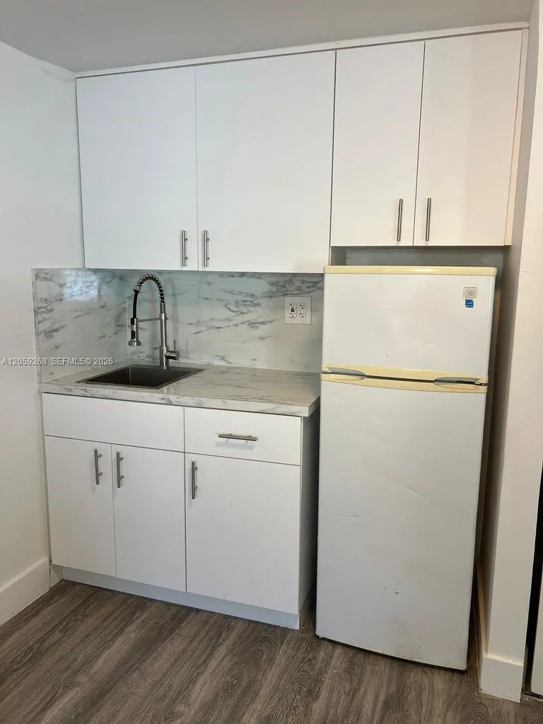 1999 NW 2nd St #2 Miami, FL 33125
