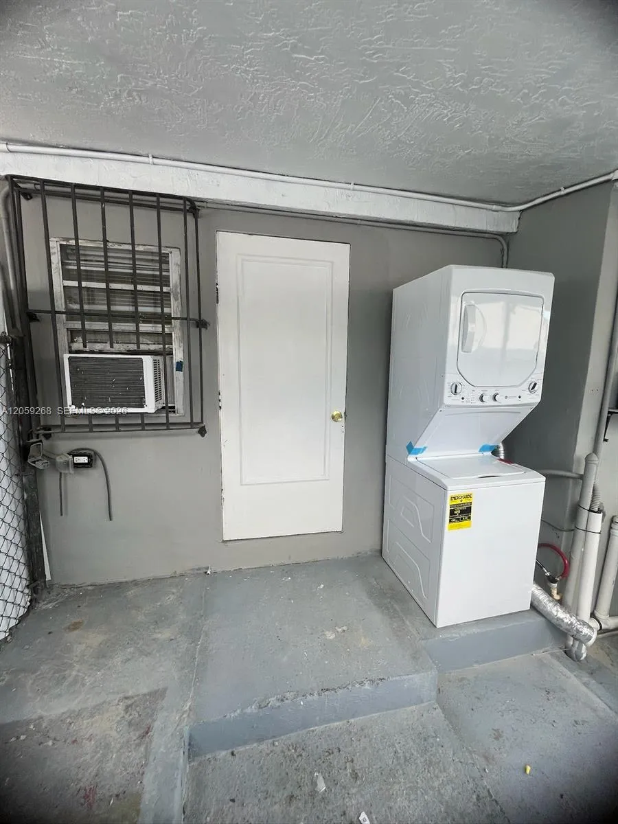 1999 NW 2nd St #2 Miami, FL 33125