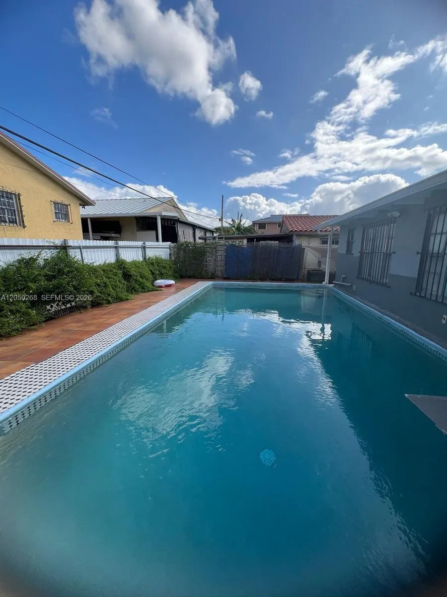 1999 NW 2nd St #2 Miami, FL 33125