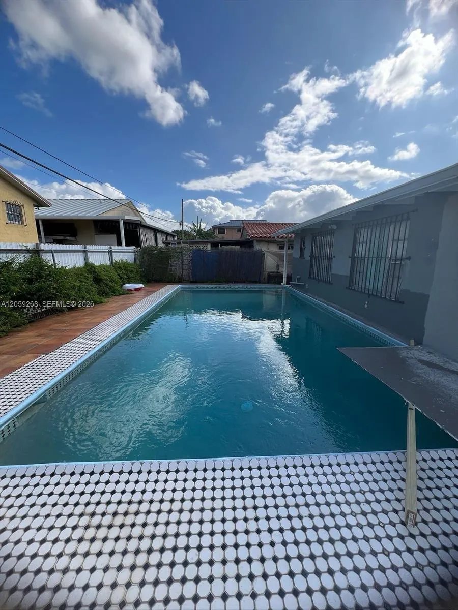 1999 NW 2nd St #2 Miami, FL 33125