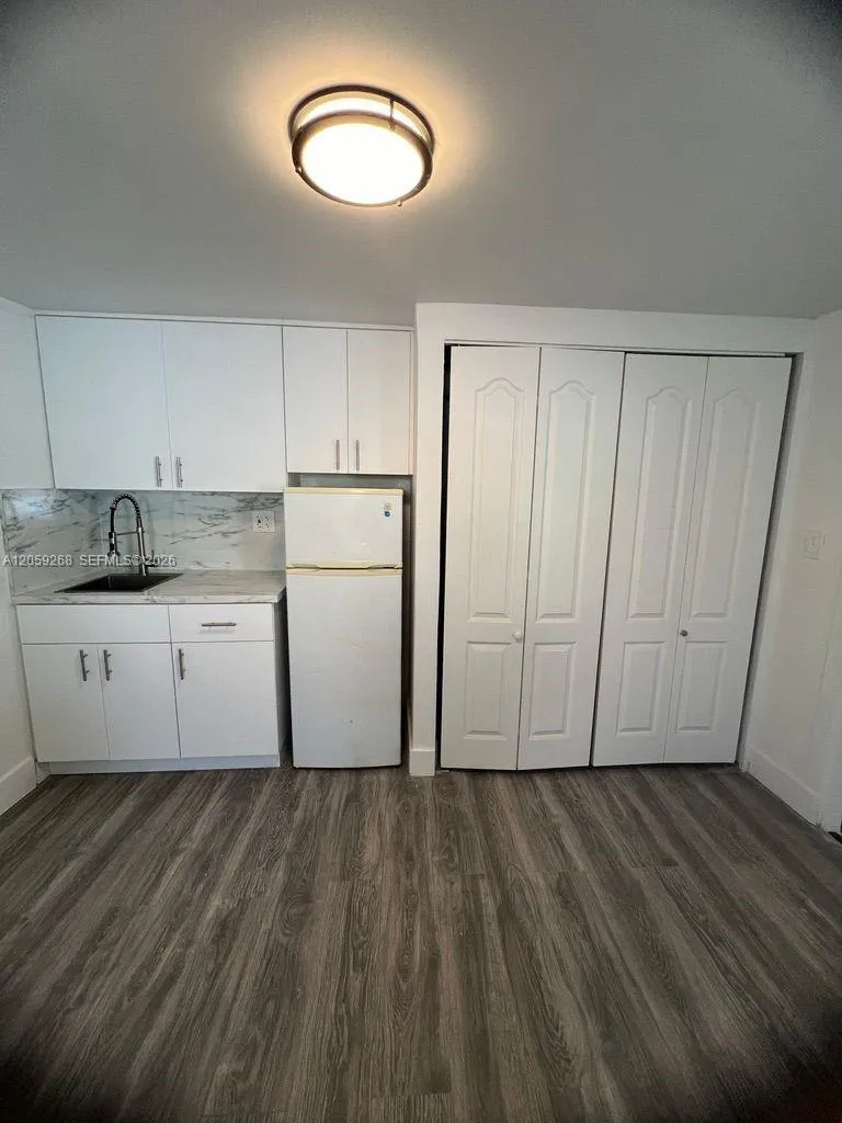 1999 NW 2nd St #2 Miami, FL 33125