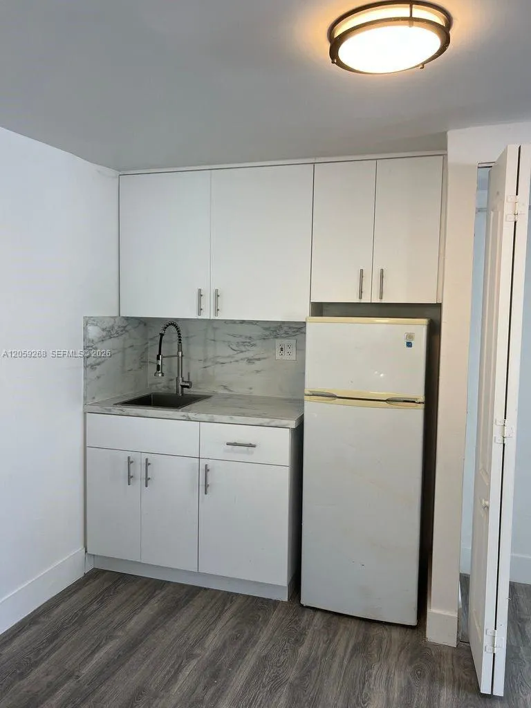 1999 NW 2nd St #2 Miami, FL 33125