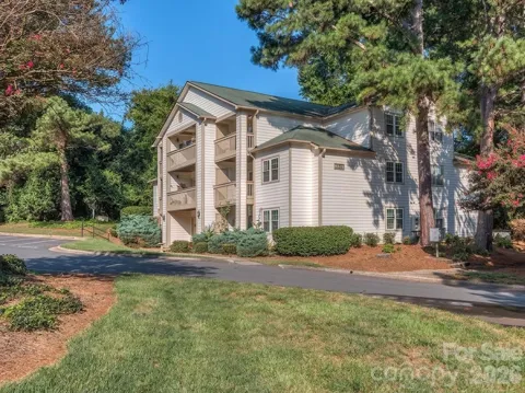 1052 Churchill Downs Court