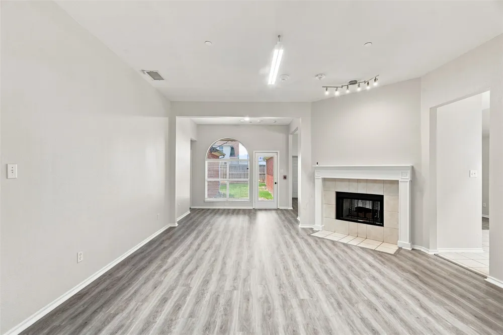 1033 Suffolk Lane Cedar Hill, TX 75104