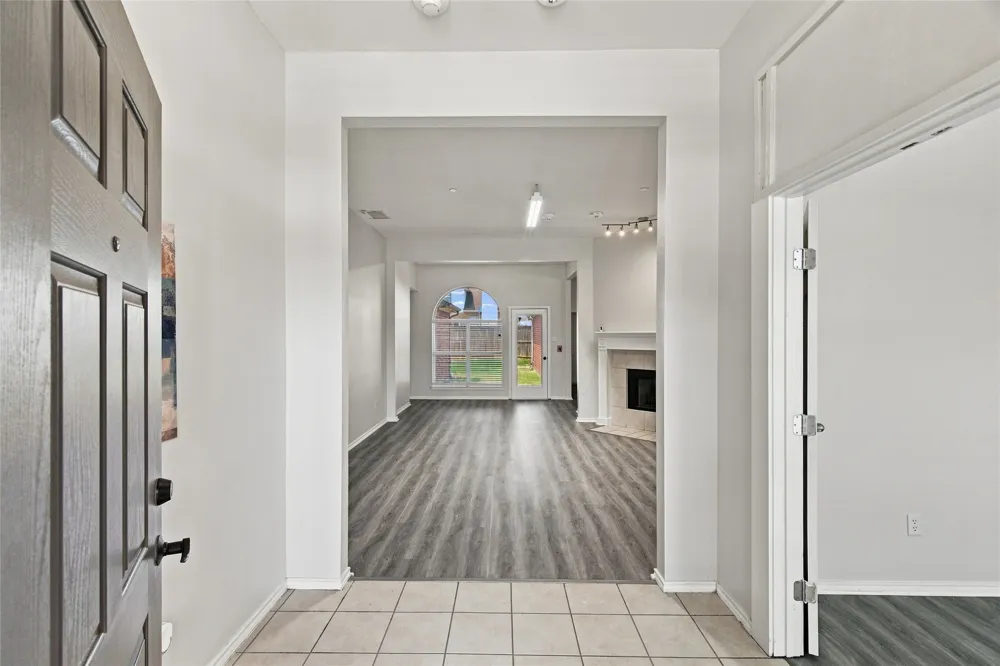 1033 Suffolk Lane Cedar Hill, TX 75104