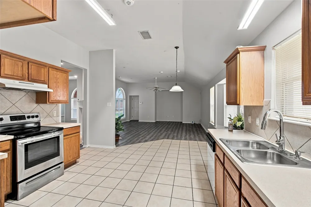 1033 Suffolk Lane Cedar Hill, TX 75104
