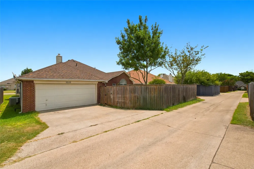 1033 Suffolk Lane Cedar Hill, TX 75104