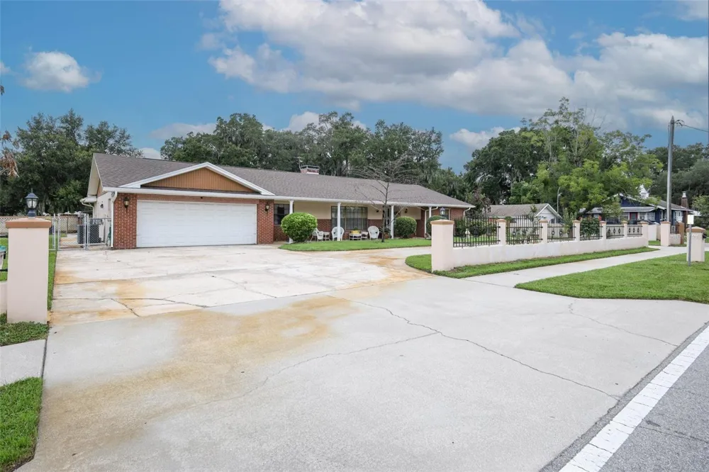 5520 ROCKWOOD AVENUE Orlando, FL 32839