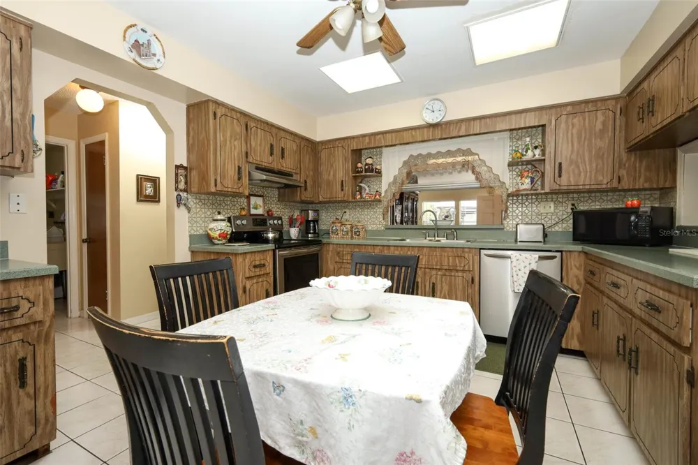 5520 ROCKWOOD AVENUE Orlando, FL 32839