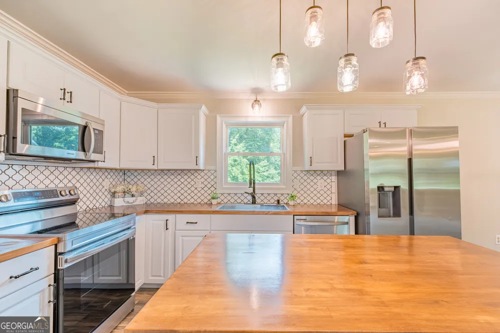 506 Bill Watkins RD Hoschton, GA 30548