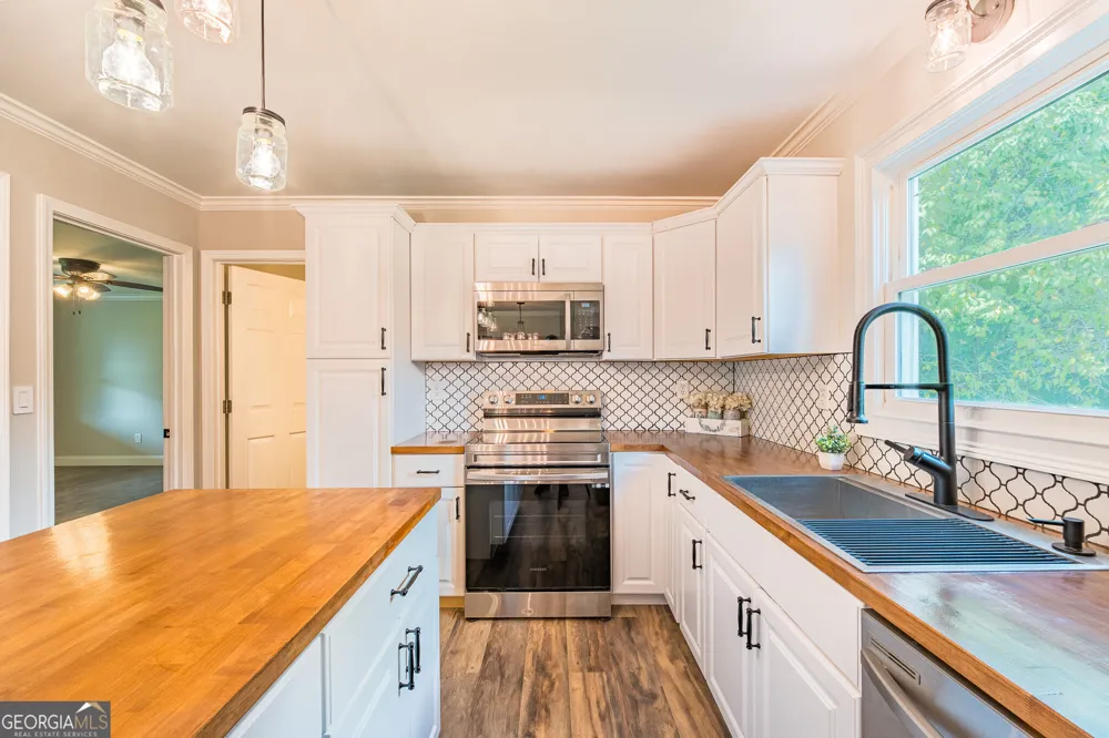 506 Bill Watkins RD Hoschton, GA 30548