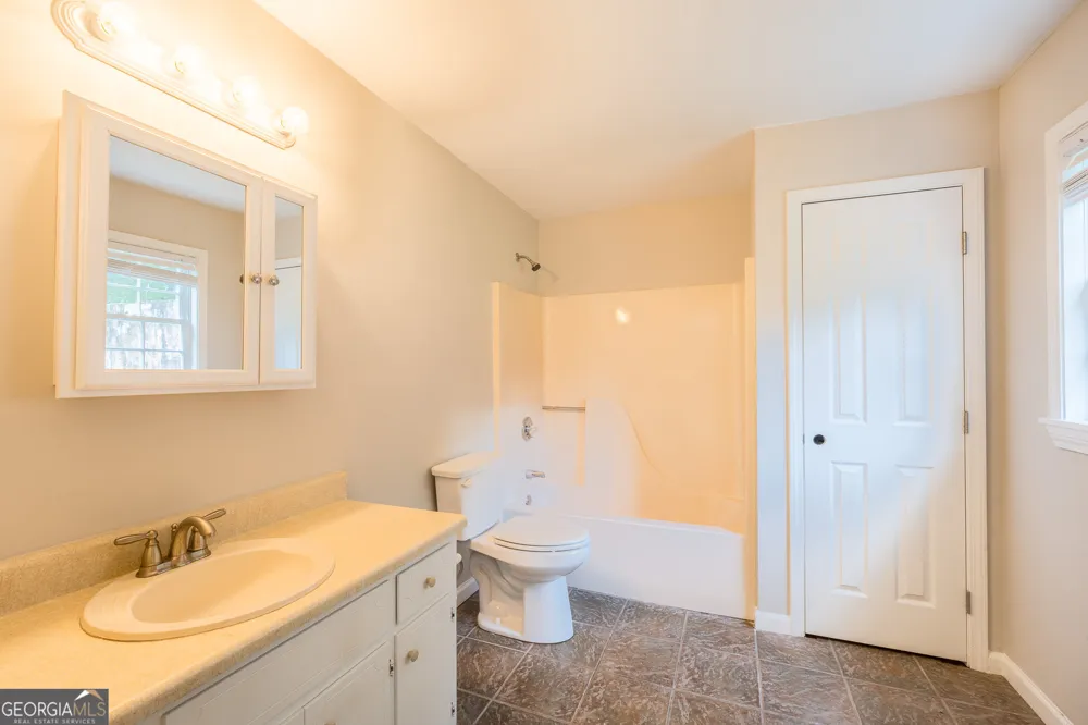 506 Bill Watkins RD Hoschton, GA 30548