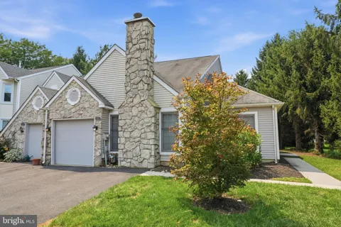 7 WALTON COURT