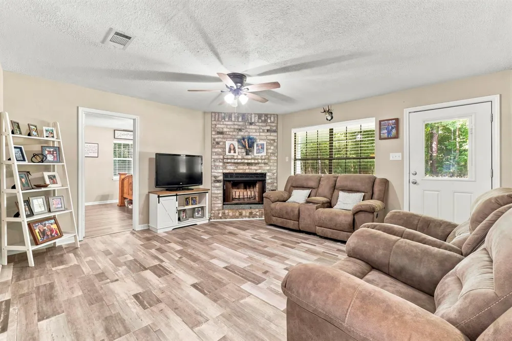 215 Lazy Oak Drive Livingston, TX 77351
