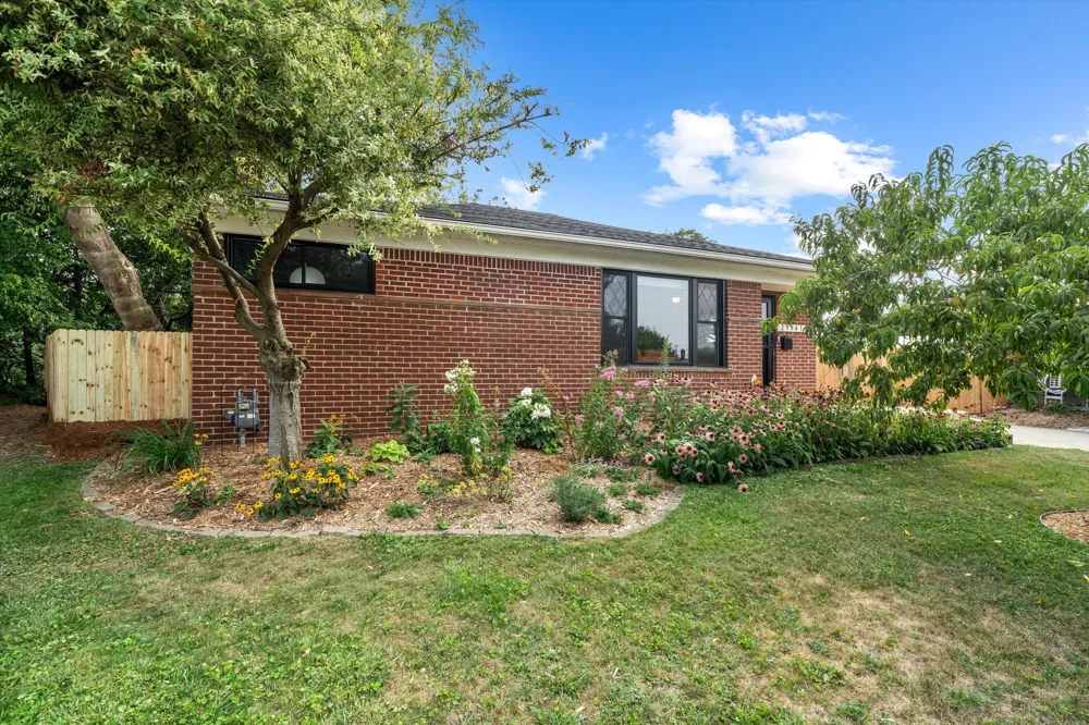 29941 Leona Court Garden City, MI 48135
