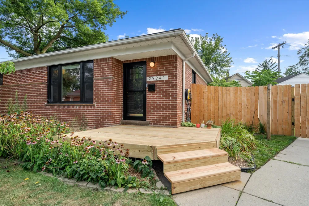 29941 Leona Court Garden City, MI 48135