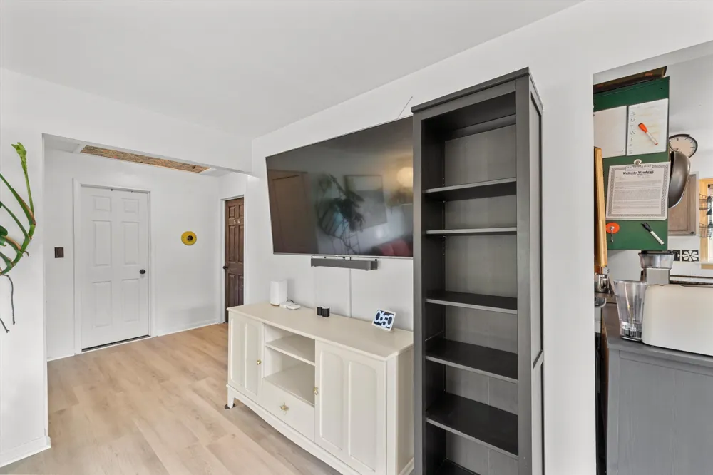 29941 Leona Court Garden City, MI 48135