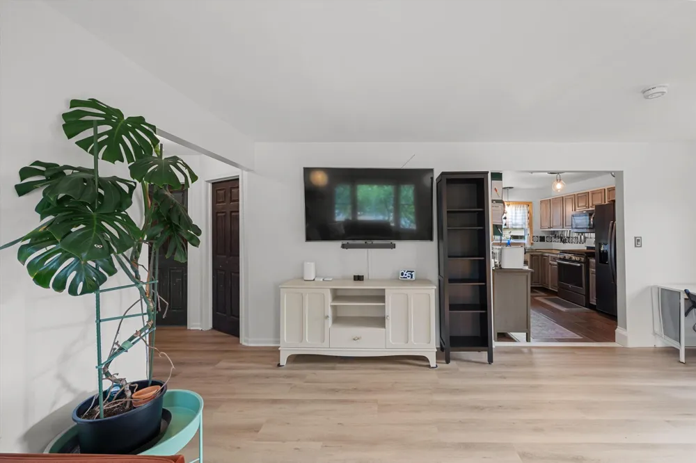 29941 Leona Court Garden City, MI 48135