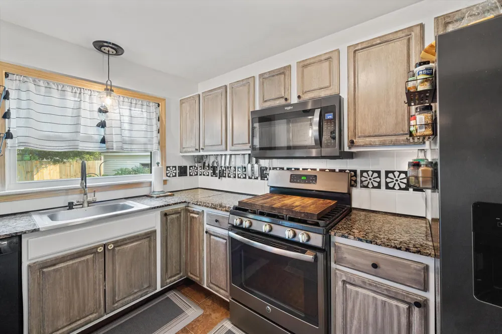 29941 Leona Court Garden City, MI 48135