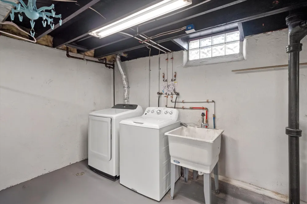 29941 Leona Court Garden City, MI 48135