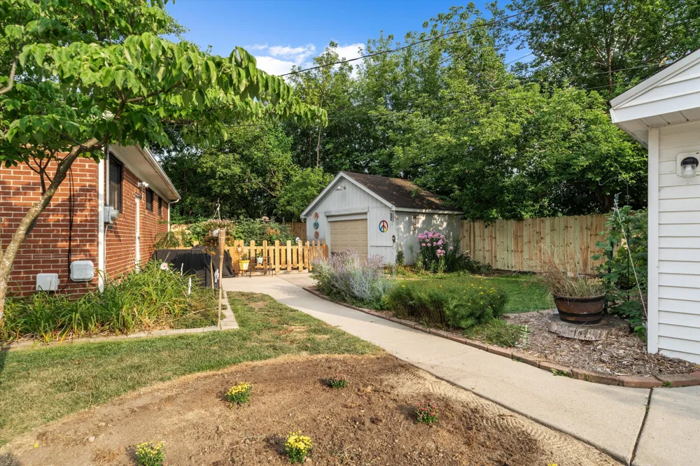 29941 Leona Court Garden City, MI 48135