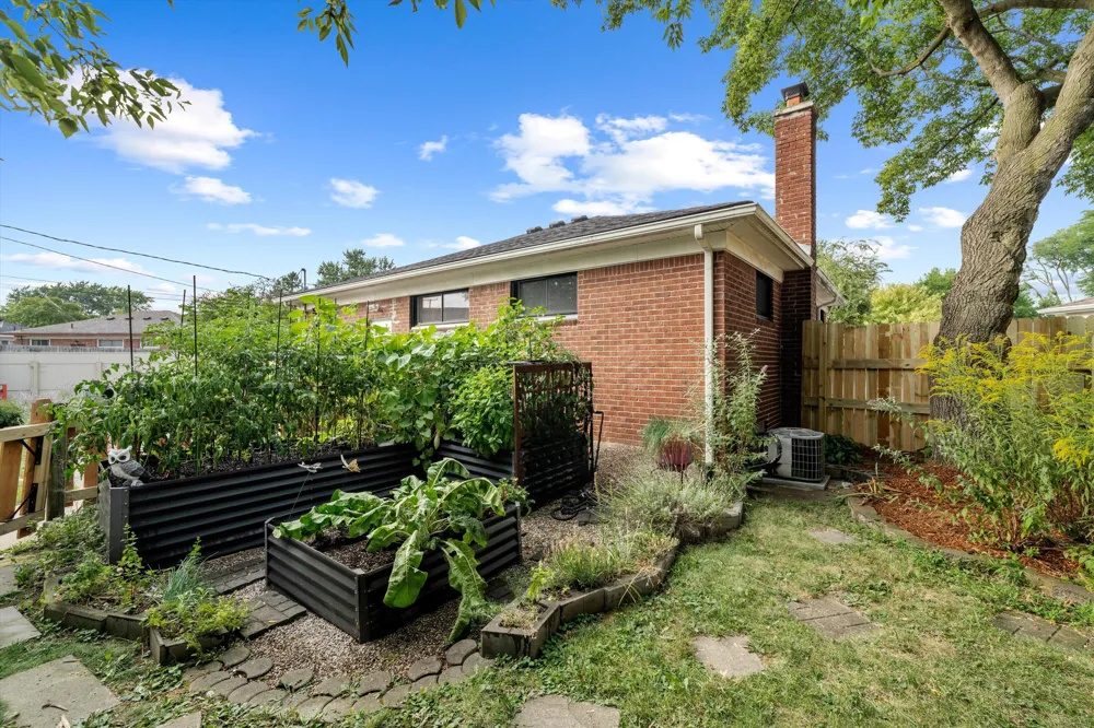 29941 Leona Court Garden City, MI 48135