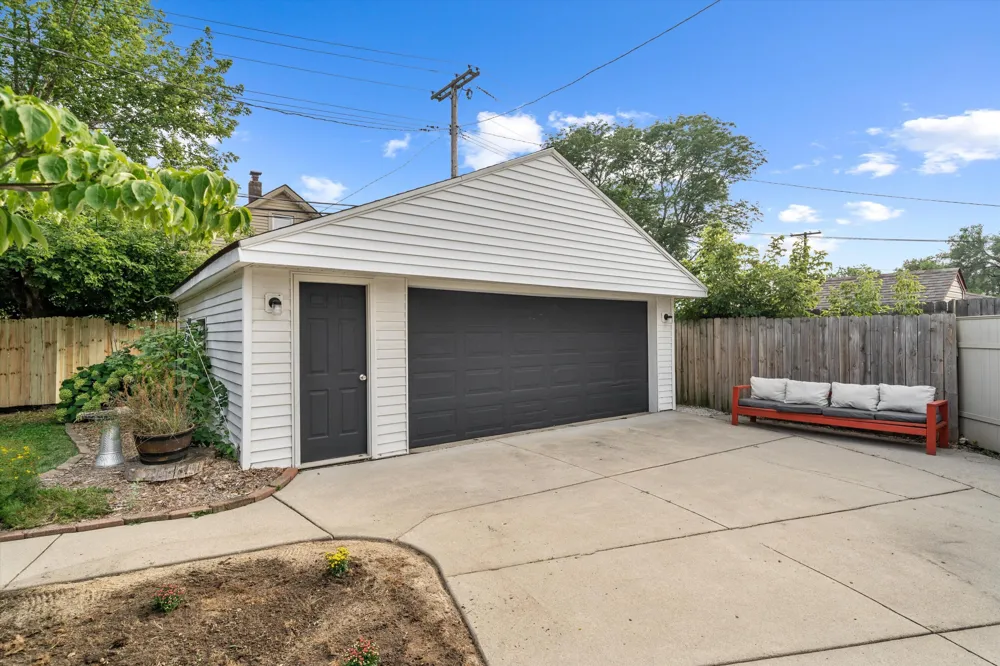 29941 Leona Court Garden City, MI 48135
