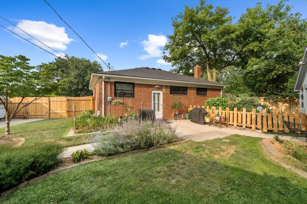 29941 Leona Court Garden City, MI 48135