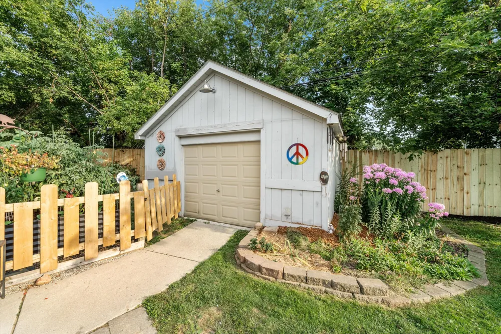 29941 Leona Court Garden City, MI 48135