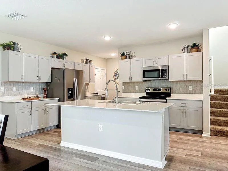 13005 UPWARD PLACE Riverview, FL 33579