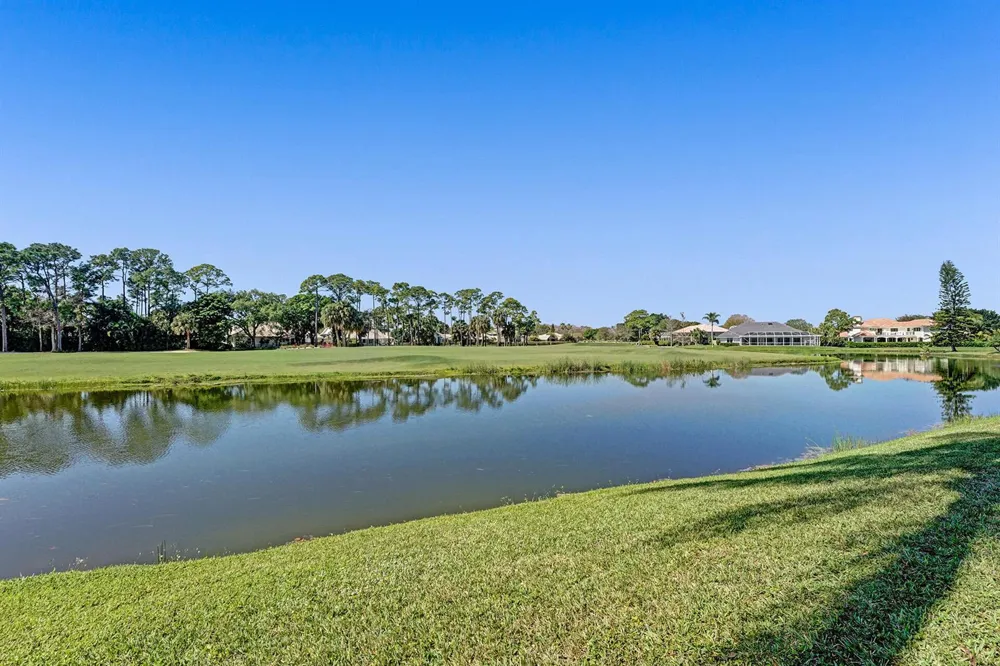 21 Marlwood Lane Palm Beach Gardens, FL 33418