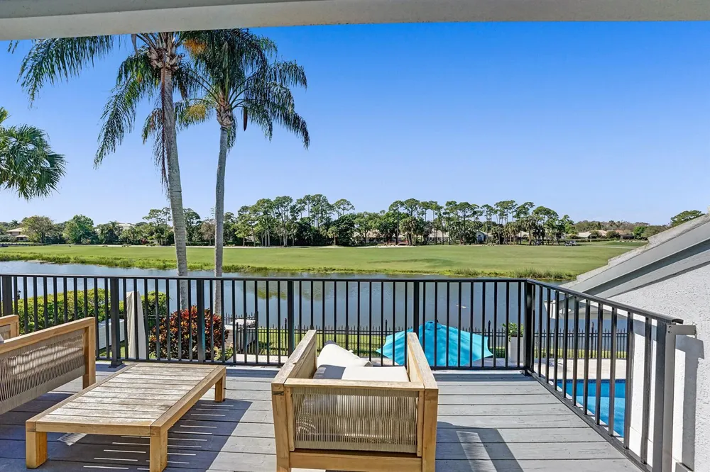21 Marlwood Lane Palm Beach Gardens, FL 33418
