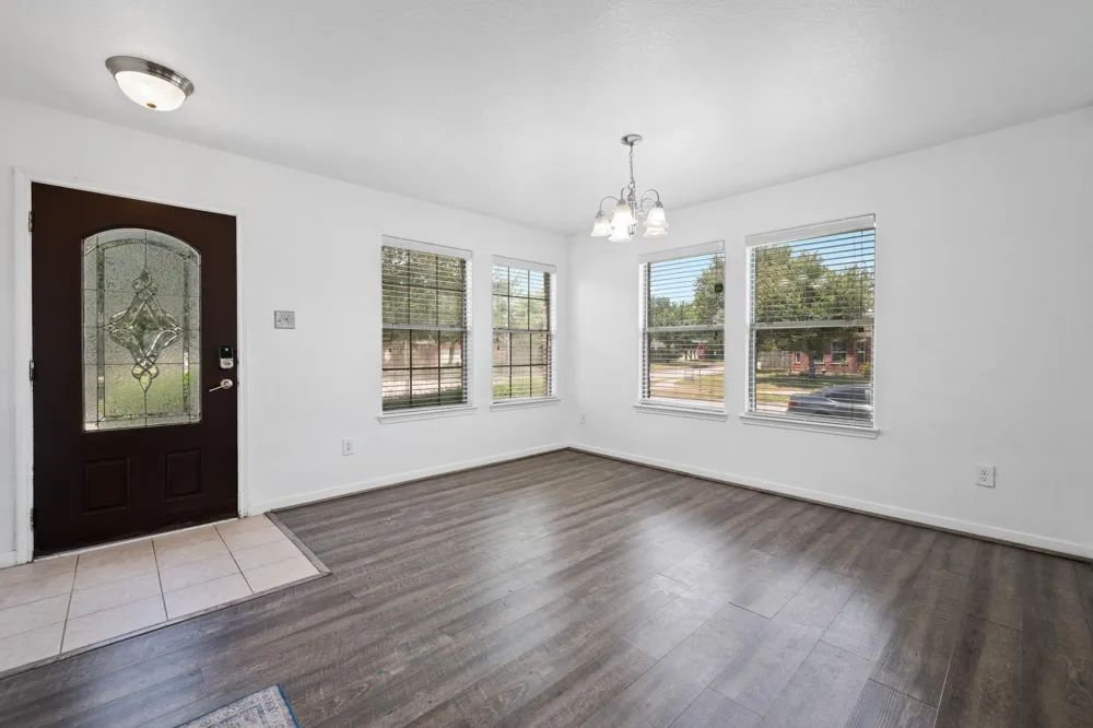 4614 Pin Oak Kingwood, TX 77345