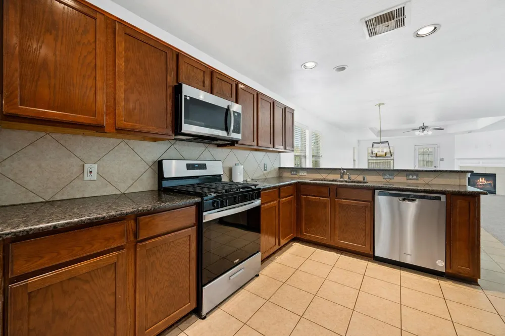 4614 Pin Oak Kingwood, TX 77345