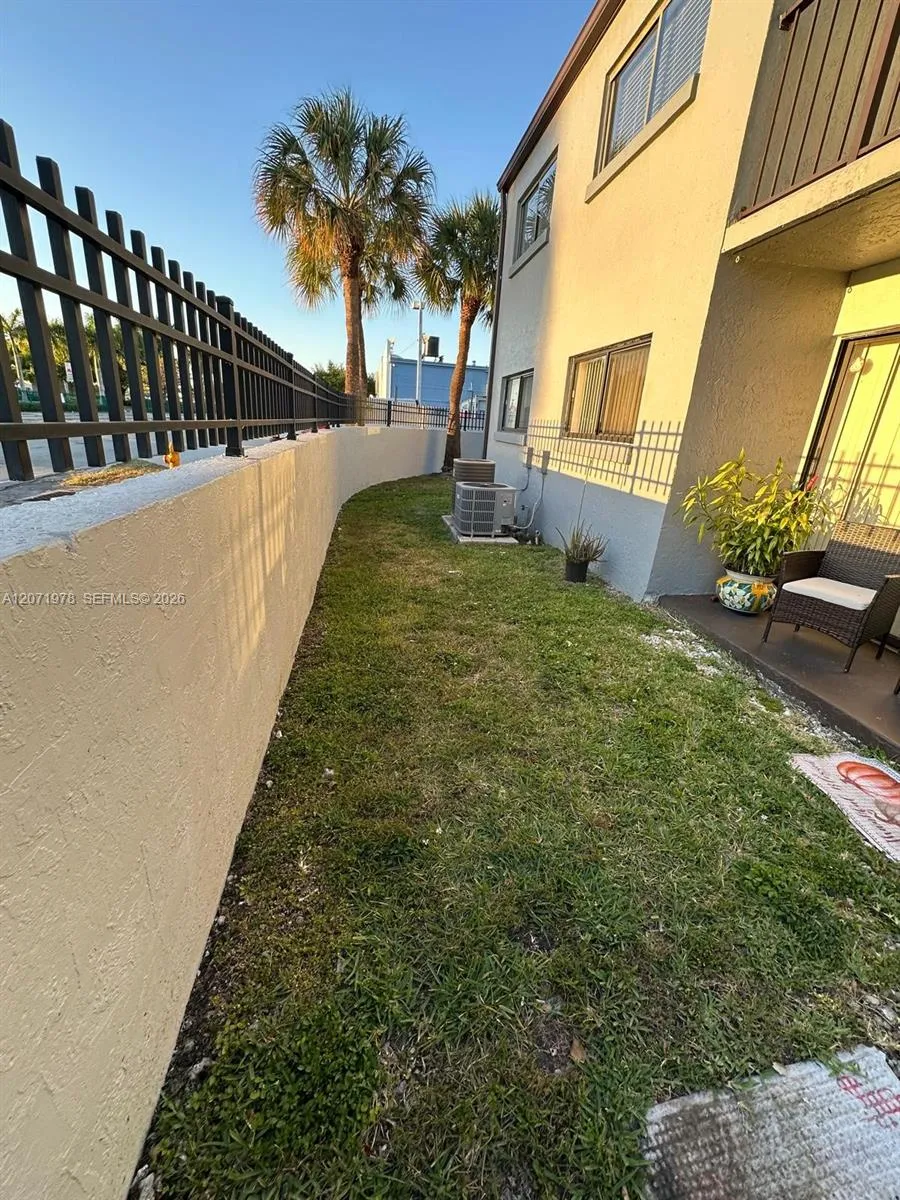 7401 SW 152nd Ave #208-1 Miami, FL 33193