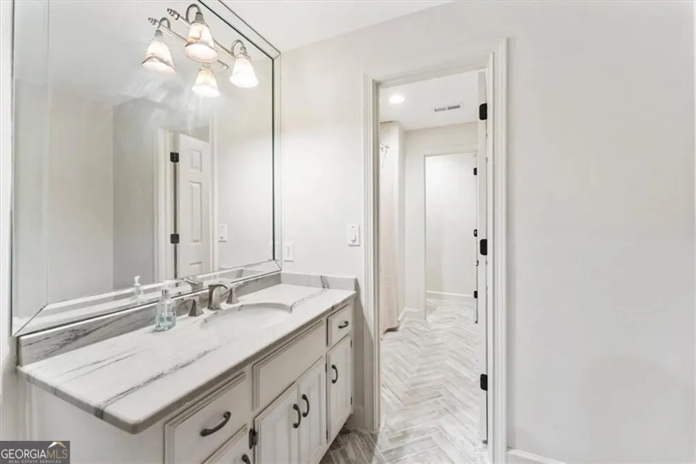 2919 Mountain TRCE NE Roswell, GA 30075