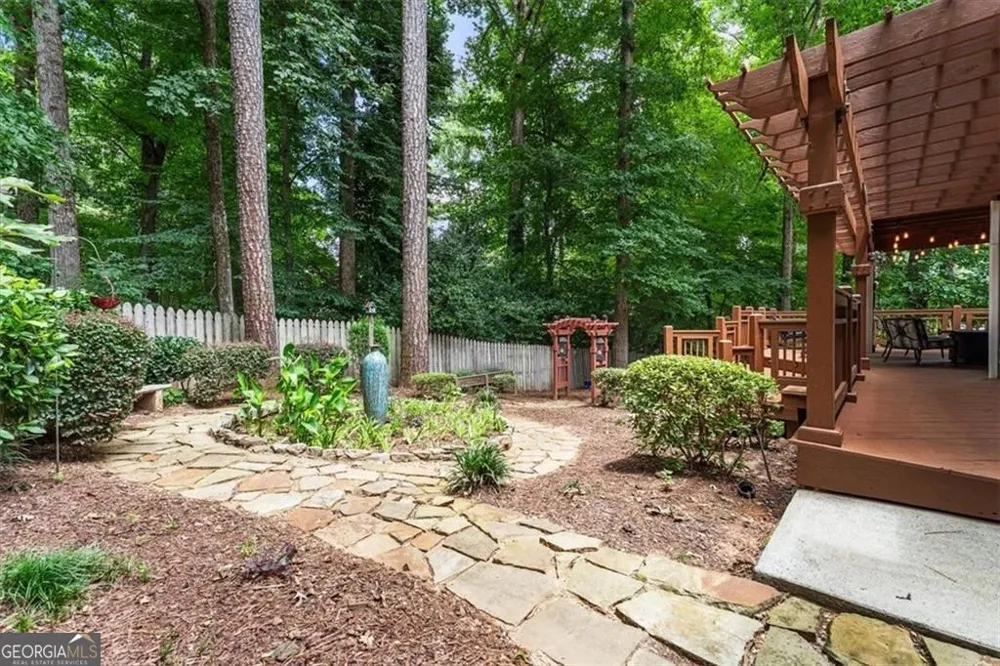 2919 Mountain TRCE NE Roswell, GA 30075