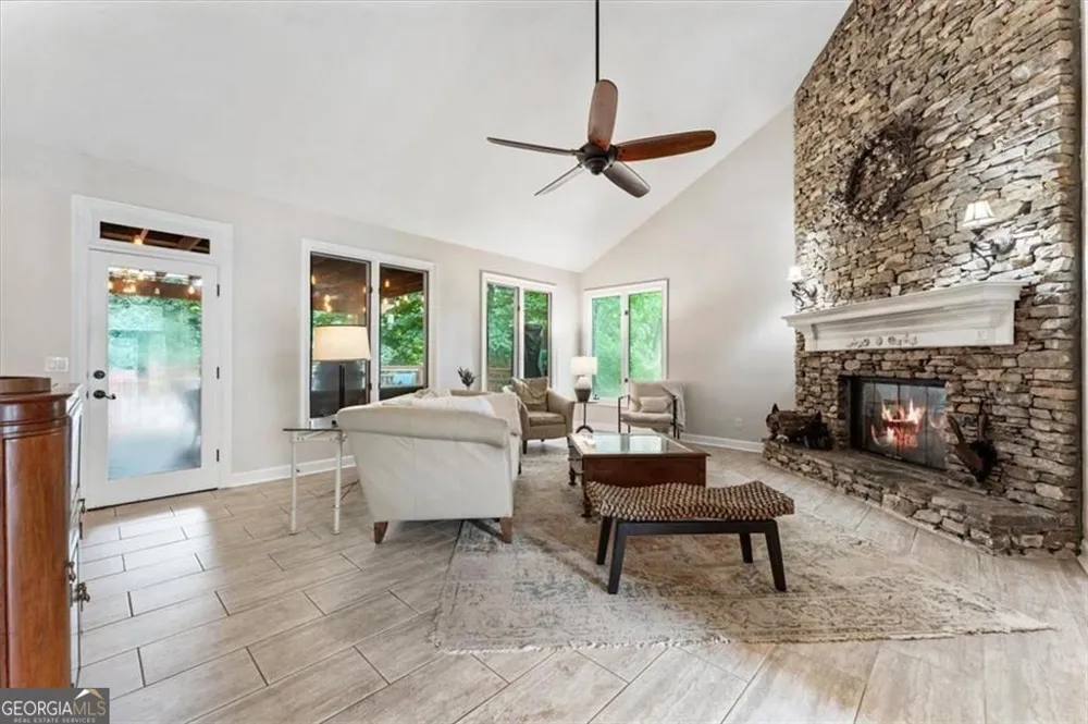 2919 Mountain TRCE NE Roswell, GA 30075