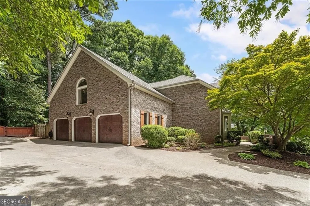 2919 Mountain TRCE NE Roswell, GA 30075