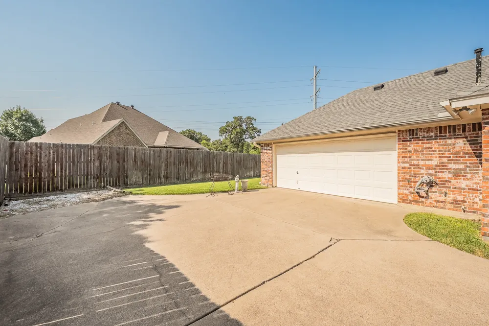 8152 Vine Wood Drive North Richland Hills, TX 76182