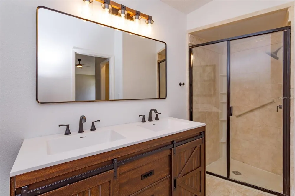 1006 BECKSTROM DRIVE Oviedo, FL 32765