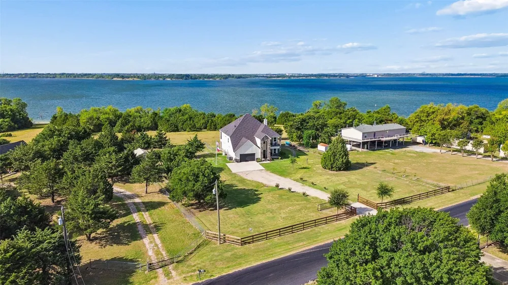 8032 County Road 436 Princeton, TX 75407